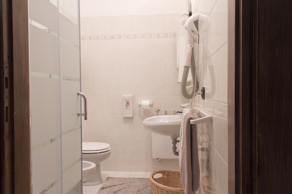 Guest House Villa De Ros Сало Номер фото