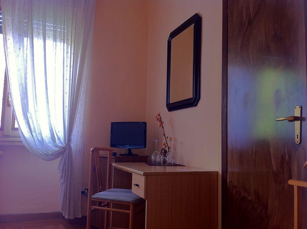 Guest House Villa De Ros Сало Екстер'єр фото