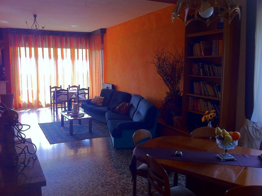 Guest House Villa De Ros Сало Екстер'єр фото