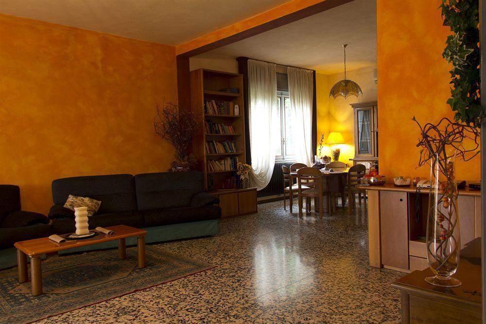 Guest House Villa De Ros Сало Екстер'єр фото