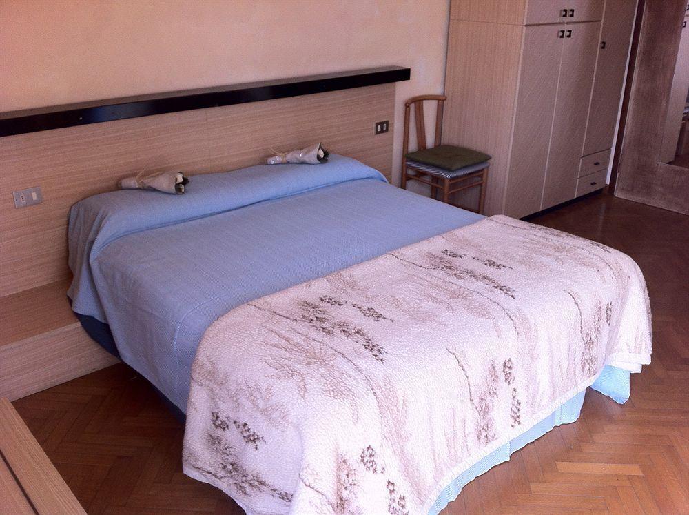 Guest House Villa De Ros Сало Екстер'єр фото