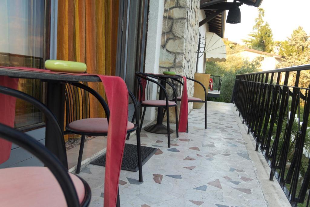 Guest House Villa De Ros Сало Екстер'єр фото