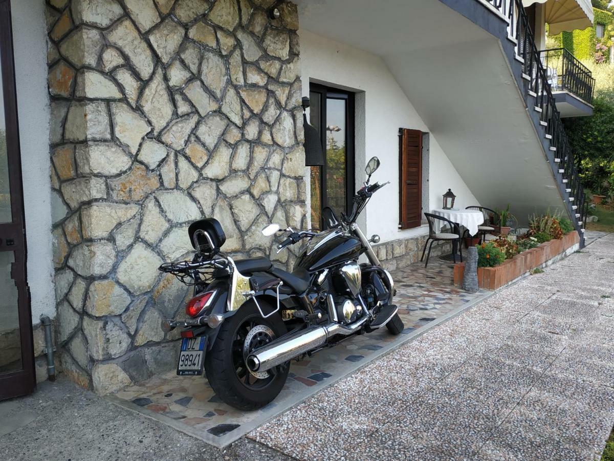 Guest House Villa De Ros Сало Екстер'єр фото
